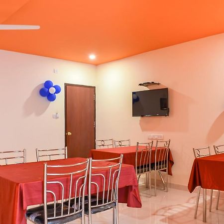 Capital O 67249 Hotel Planet Bhubaneswar Buitenkant foto