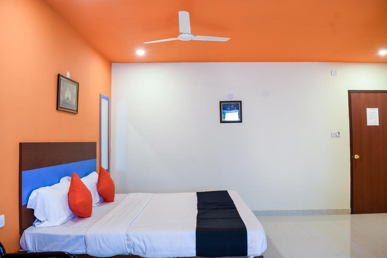 Capital O 67249 Hotel Planet Bhubaneswar Buitenkant foto