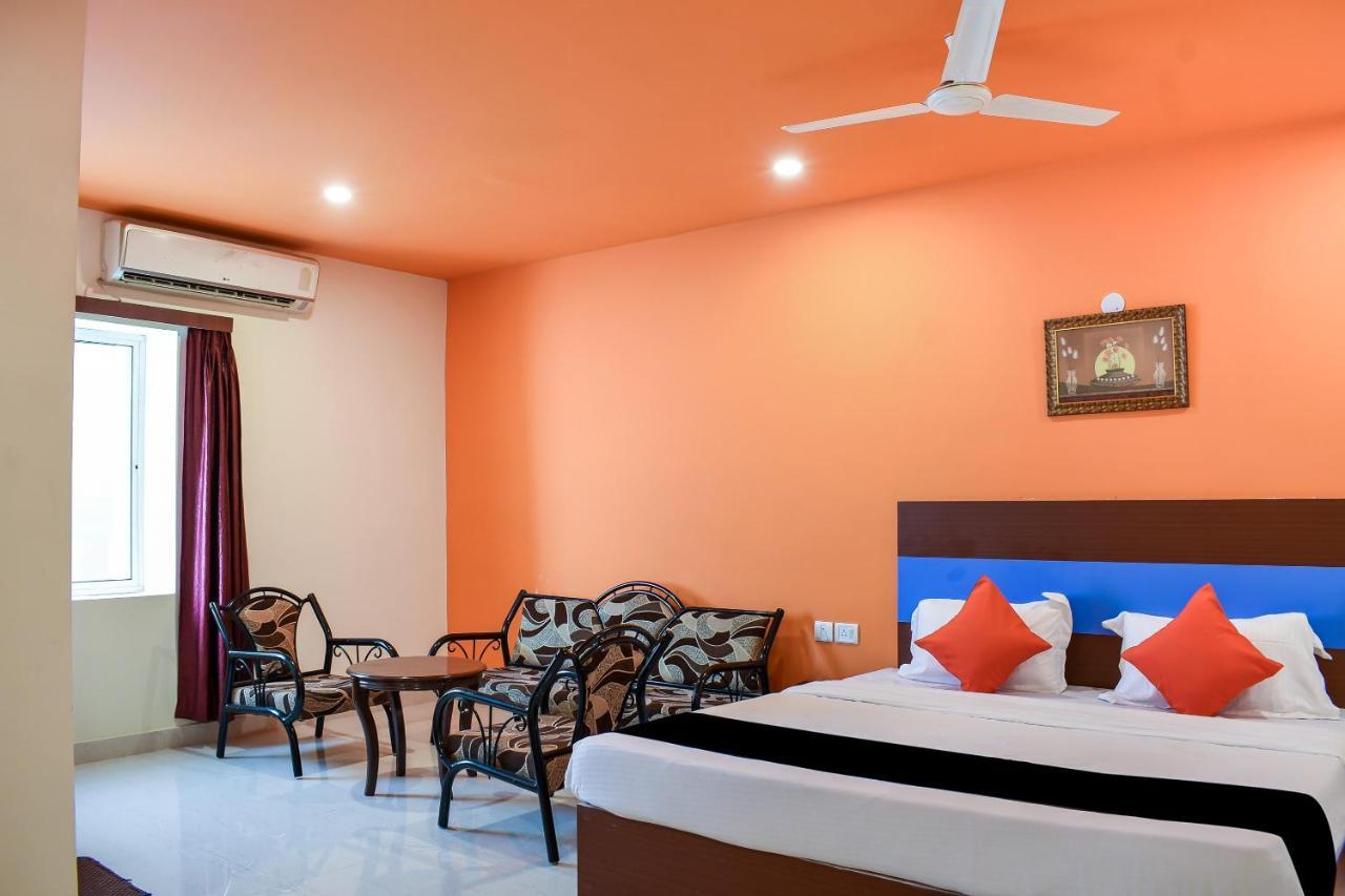 Capital O 67249 Hotel Planet Bhubaneswar Buitenkant foto
